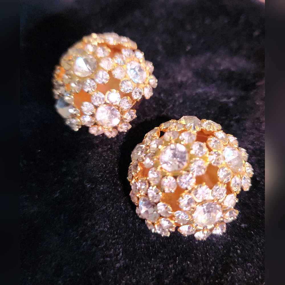 Valentino Garavani 🇨🇮 LUXE Pavé Dome Clippies (🔥Stamped Valantino🔥) - Picture 5 of 7
